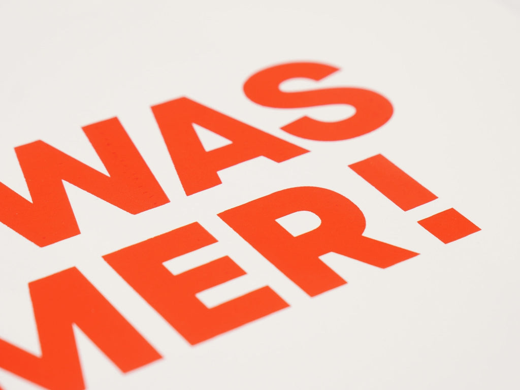 Nahaufnahme IRGENDWAS Siebdruck-Schriftzug Poster – Fisch & Farbe