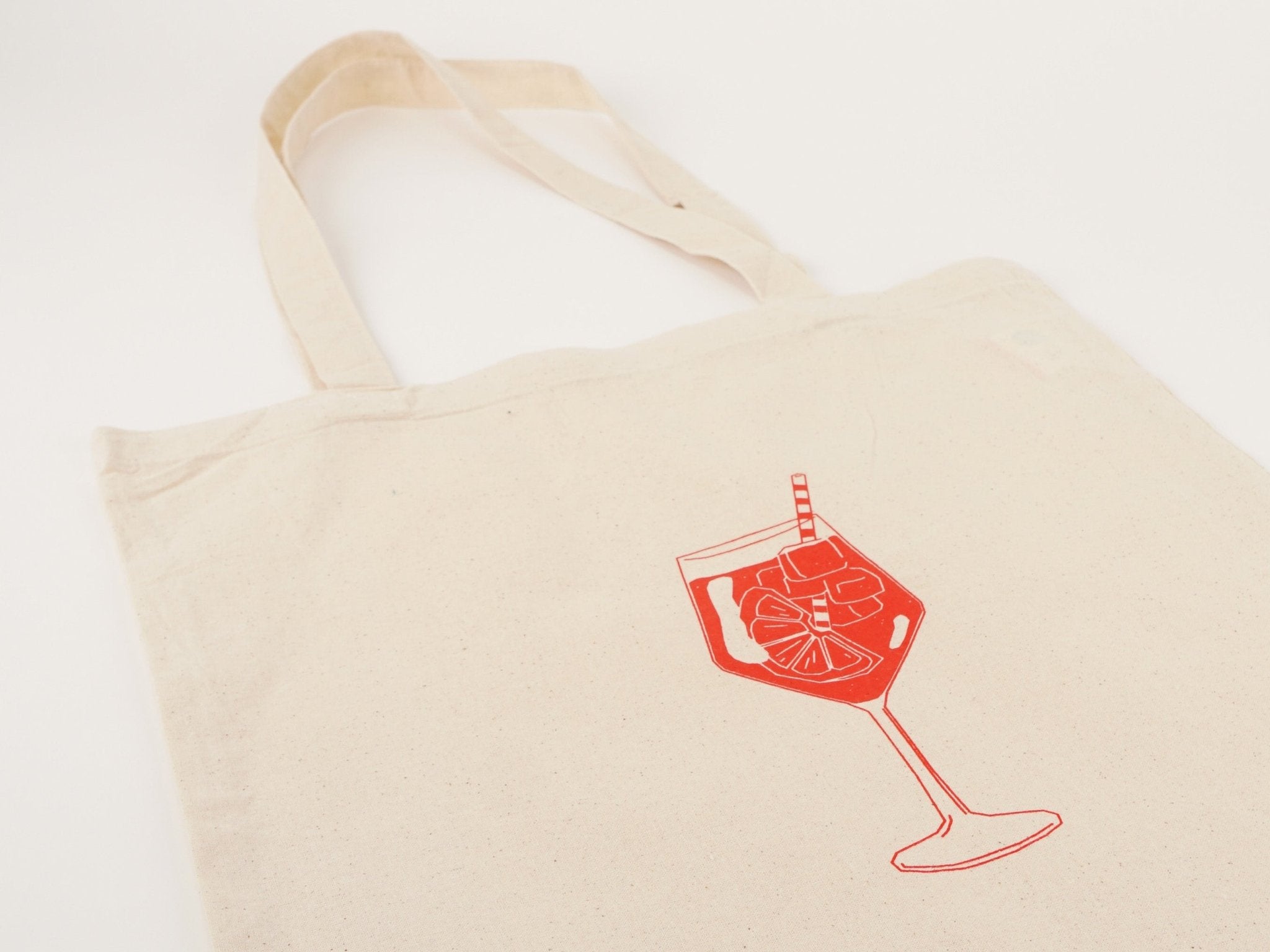 Nahaufnahme Aperol-Motiv Siebdruck auf Baumwoll-Tote-Bag – Fisch & Farbe