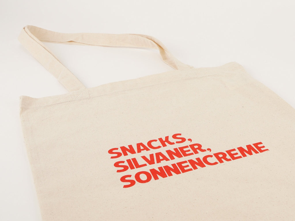 Nahaufnahme Siebdruck-Motiv Snacks Silvaner Sonnencreme Baumwolltasche – Fisch & Farbe