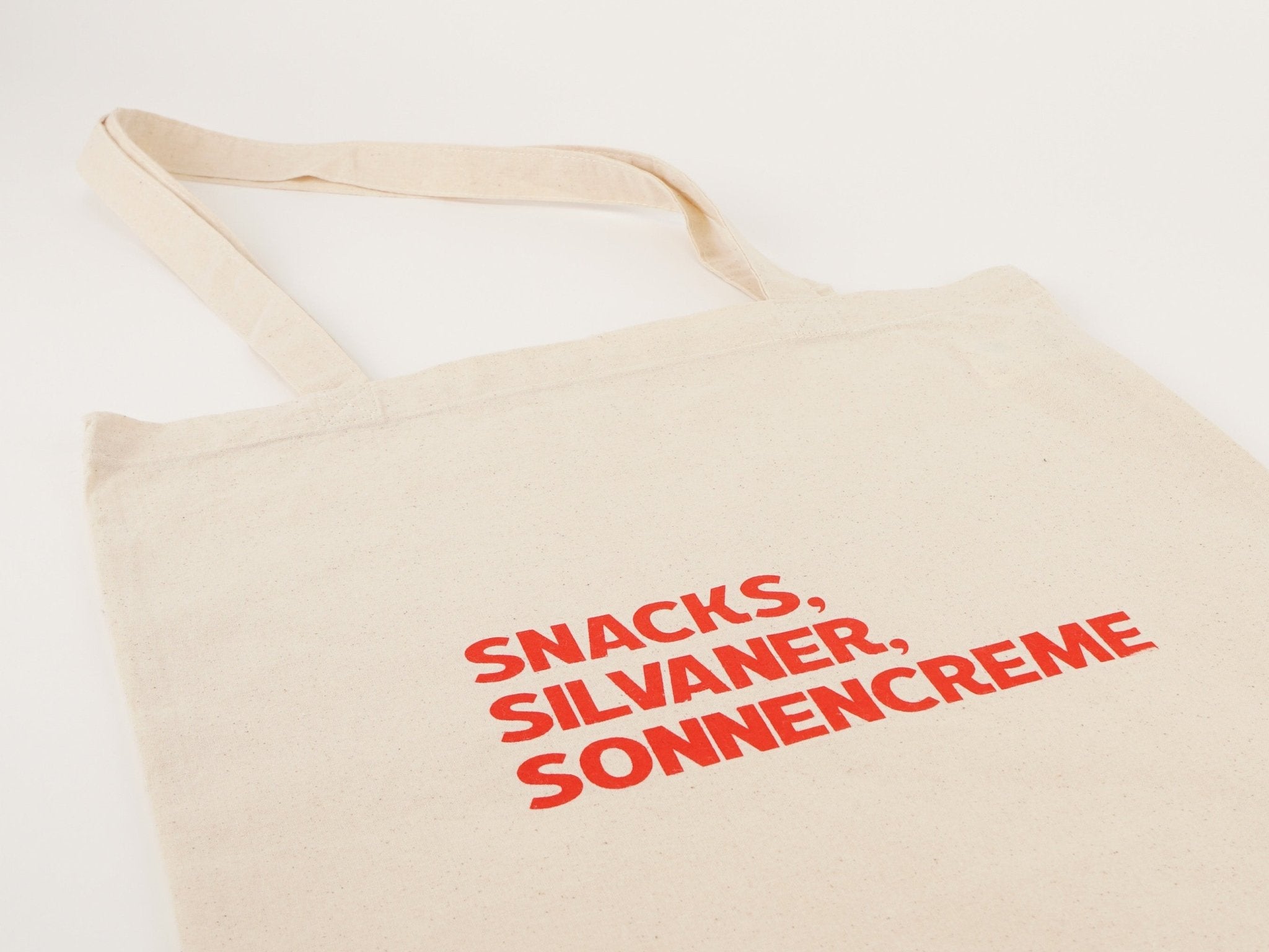 Nahaufnahme Siebdruck-Motiv Snacks Silvaner Sonnencreme Baumwolltasche – Fisch & Farbe